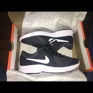 Nike Revolution 4. Running shoes